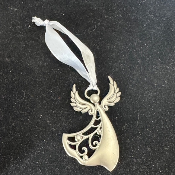 Ganz Angels by Your Side Ornament
Elegant Silver tone Angel Ornament - Picture 3 of 3